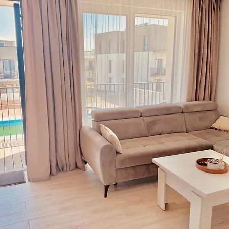 Pool Takas I Jura Kunigiskes 公寓