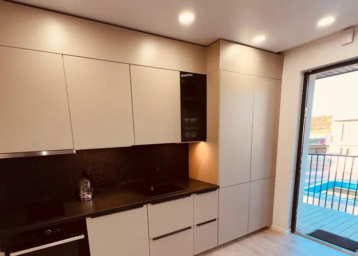 Pool Takas I Jura Kunigiskes Apartman *