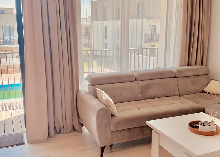 Pool Takas I Jura Kunigiskes Apartman